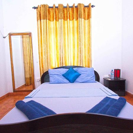 The Blue Beach Guesthouse ネゴンボ エクステリア 写真