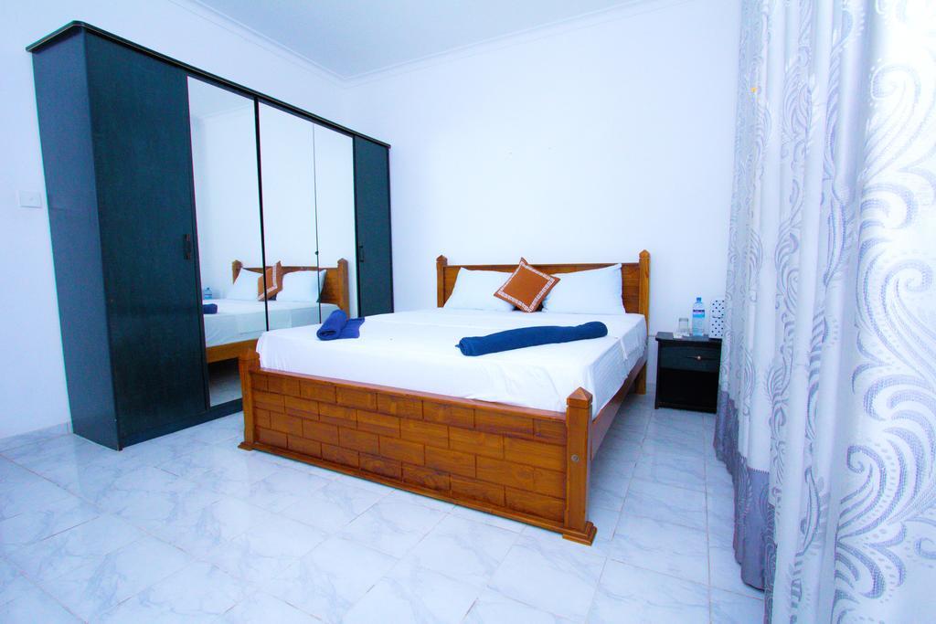 The Blue Beach Guesthouse ネゴンボ エクステリア 写真