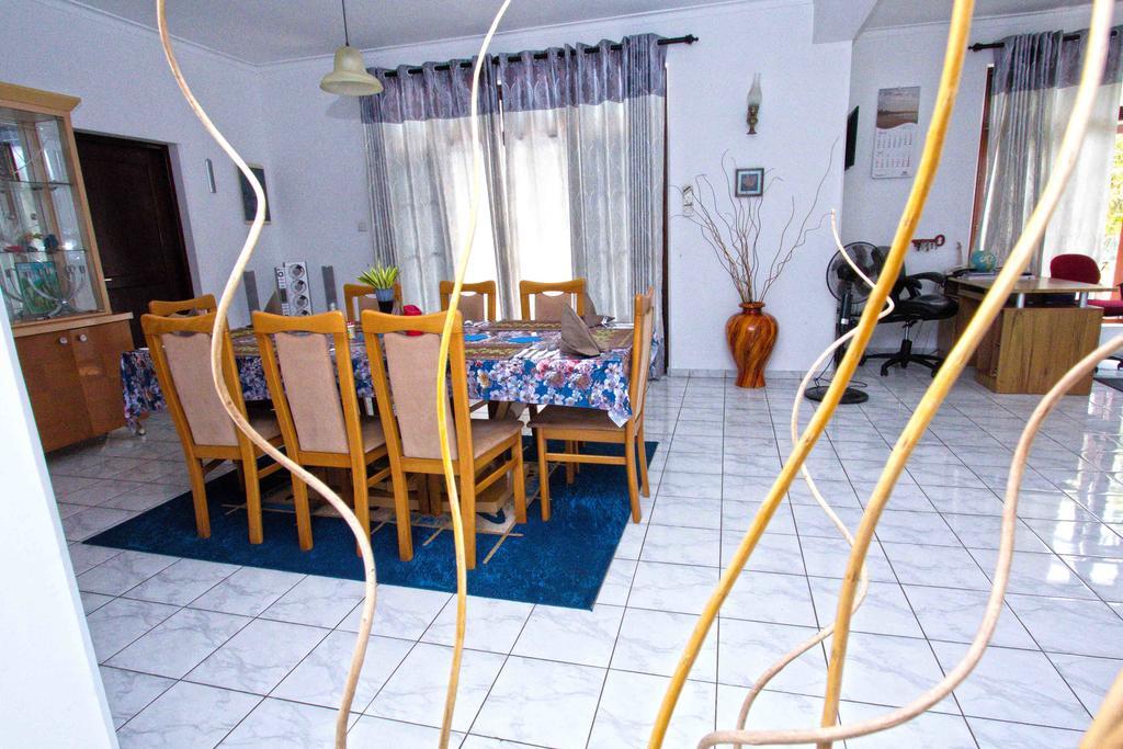 The Blue Beach Guesthouse ネゴンボ エクステリア 写真