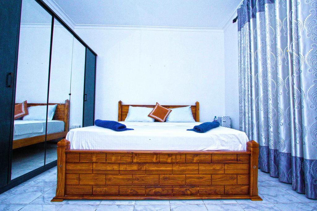 The Blue Beach Guesthouse ネゴンボ エクステリア 写真