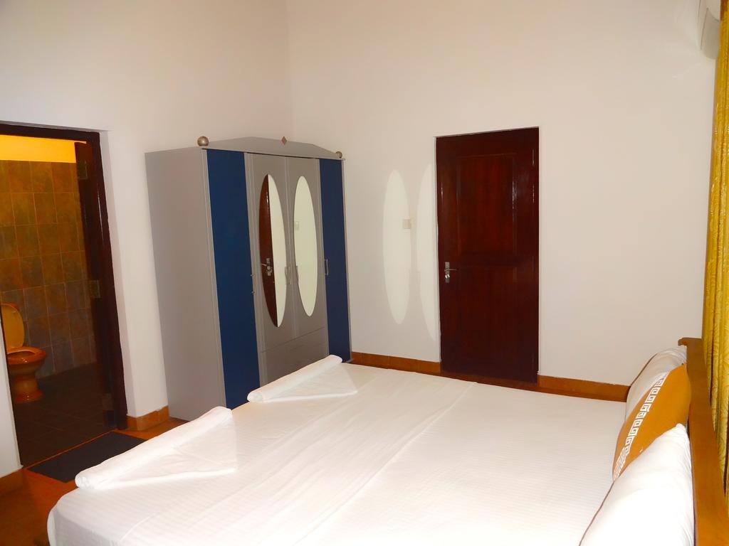 The Blue Beach Guesthouse ネゴンボ エクステリア 写真