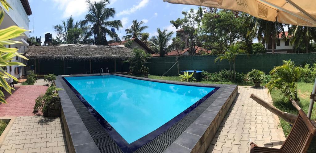 The Blue Beach Guesthouse ネゴンボ エクステリア 写真