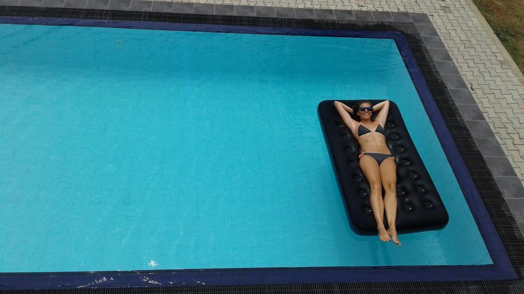 The Blue Beach Guesthouse ネゴンボ エクステリア 写真
