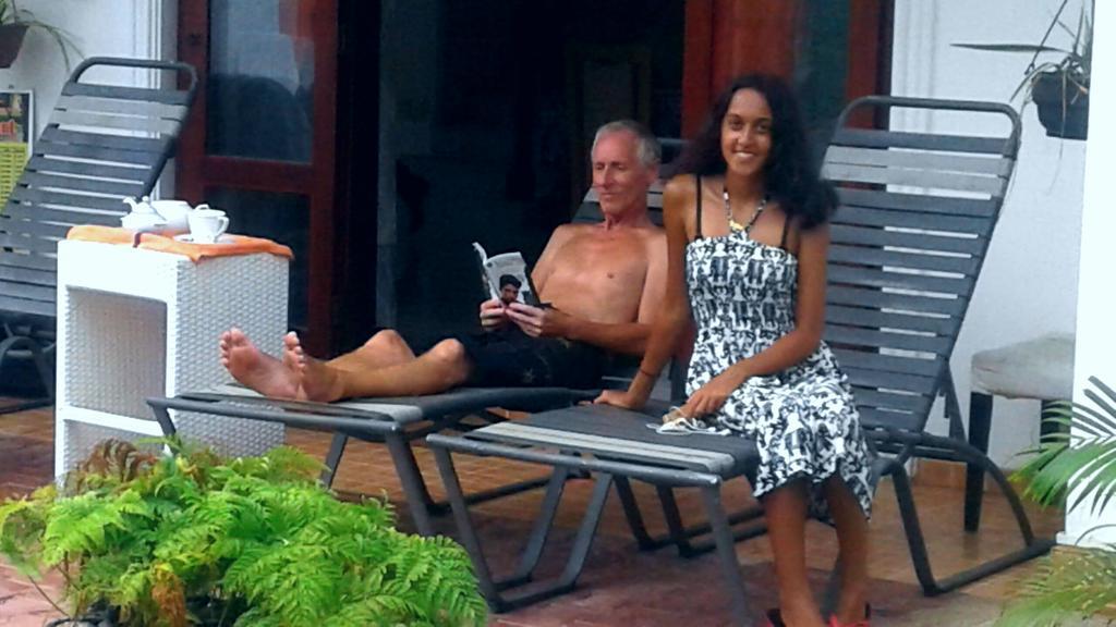 The Blue Beach Guesthouse ネゴンボ エクステリア 写真