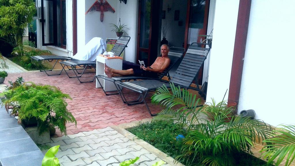 The Blue Beach Guesthouse ネゴンボ エクステリア 写真